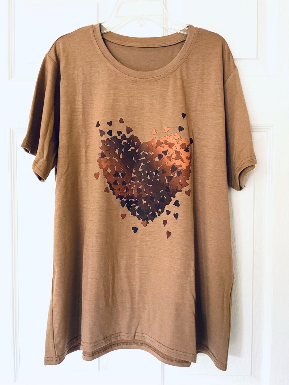 🤎 SHEIN Brown Heart Confetti Graphic Tee